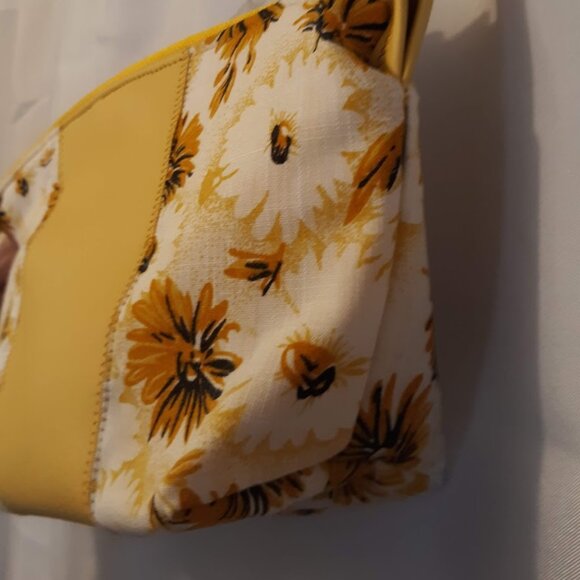 New Sunflower theme Vinyl trim Clutch travel make-up bag Wristlet cosmetics case - Picture 4 of 8